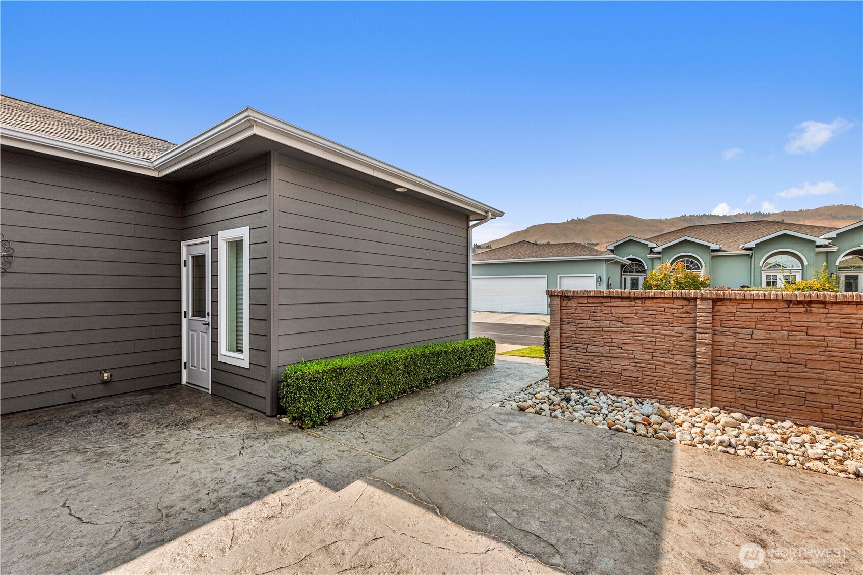 1845 Maple Street, Unit 2 Wenatchee, WA 98801 - Photo 5 of 31