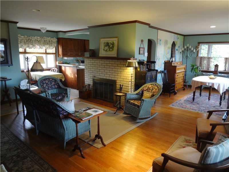 2706 Graceland Road New Castle, PA 16105 - Photo 4 of 18 Great Room.