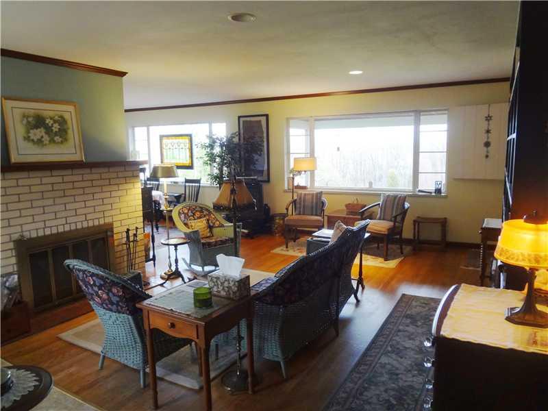2706 Graceland Road New Castle, PA 16105 - Photo 5 of 18 Great Room.