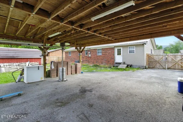 $168,000 | 409 Meadow Lane, Middlesboro, KY 40965