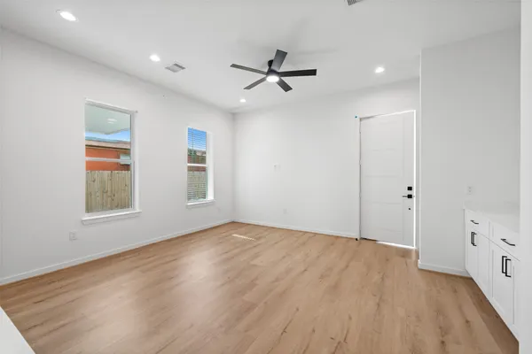 $2,299 | 1408 Enid Street, Unit C, Houston, TX 77009