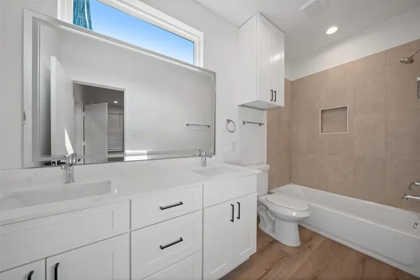 $2,299 | 1408 Enid Street, Unit C, Houston, TX 77009