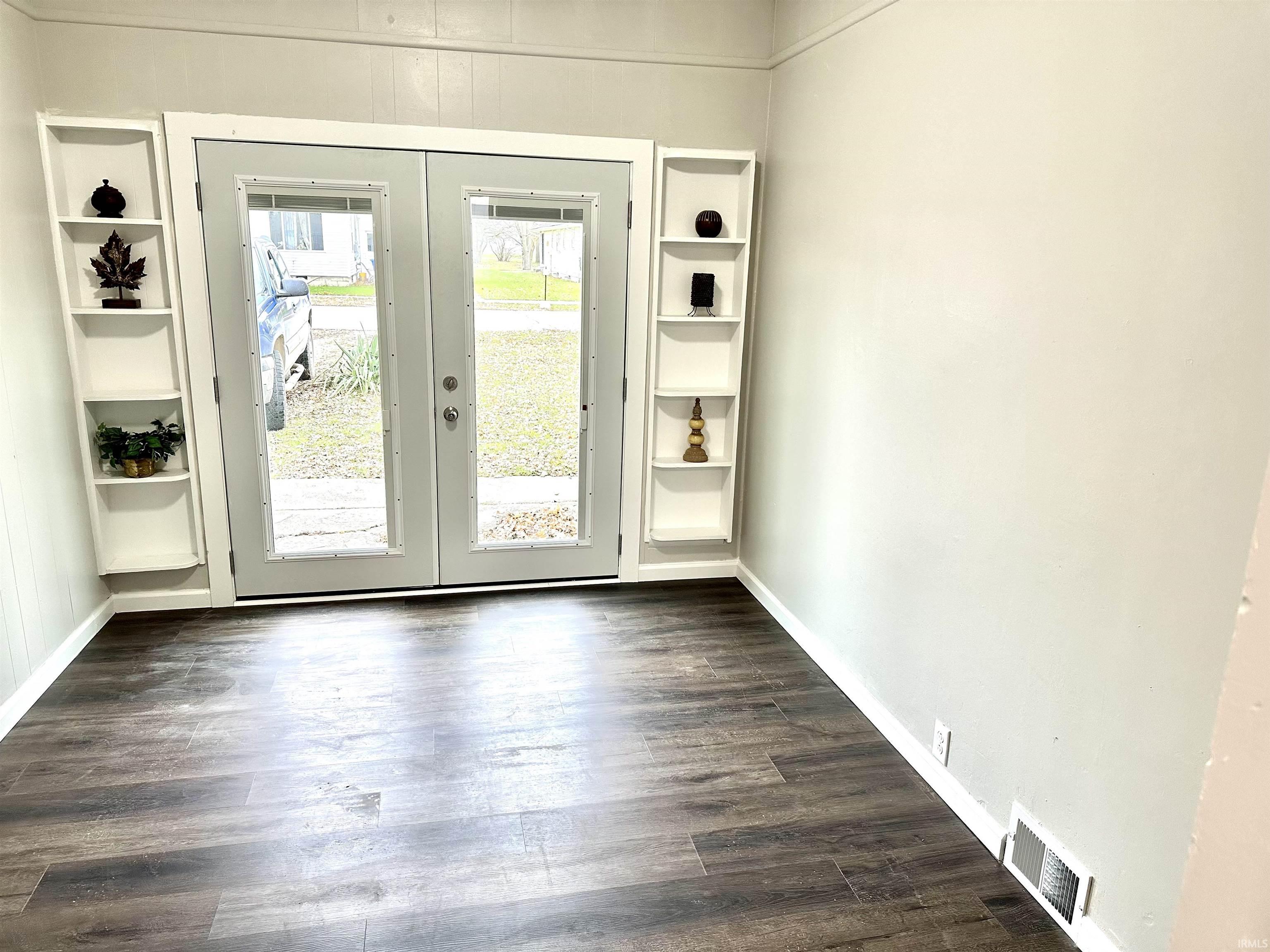 202 James Street Butler, IN 46721 - Photo 5 of 29
