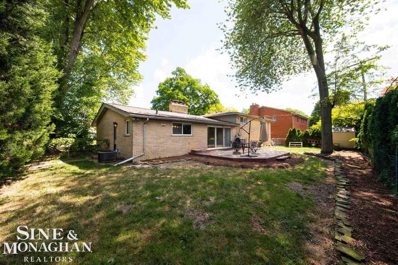 577 Cook Road Grosse Pointe, MI 48236 - Photo 34 of 37 Private Backyard