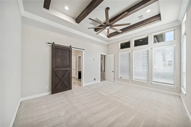 a view of a livingroom with a ceiling fan