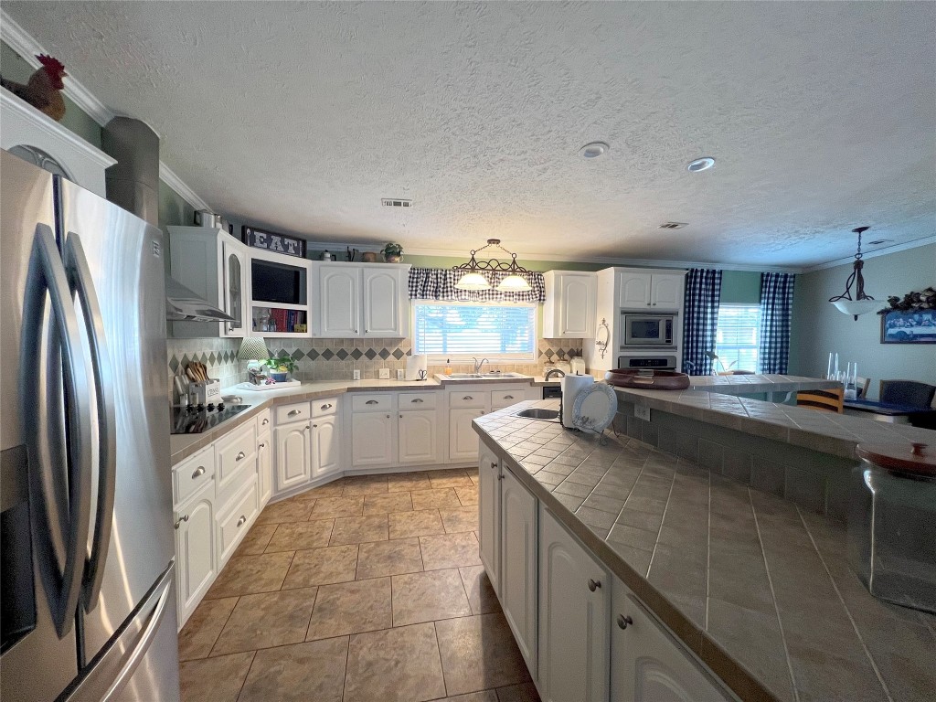 1873 FM 1163 Road El Campo, TX 77437 - Photo 7 of 48 a kitchen with stainless steel appliances granite countertop a sink refrigerator and cabinets