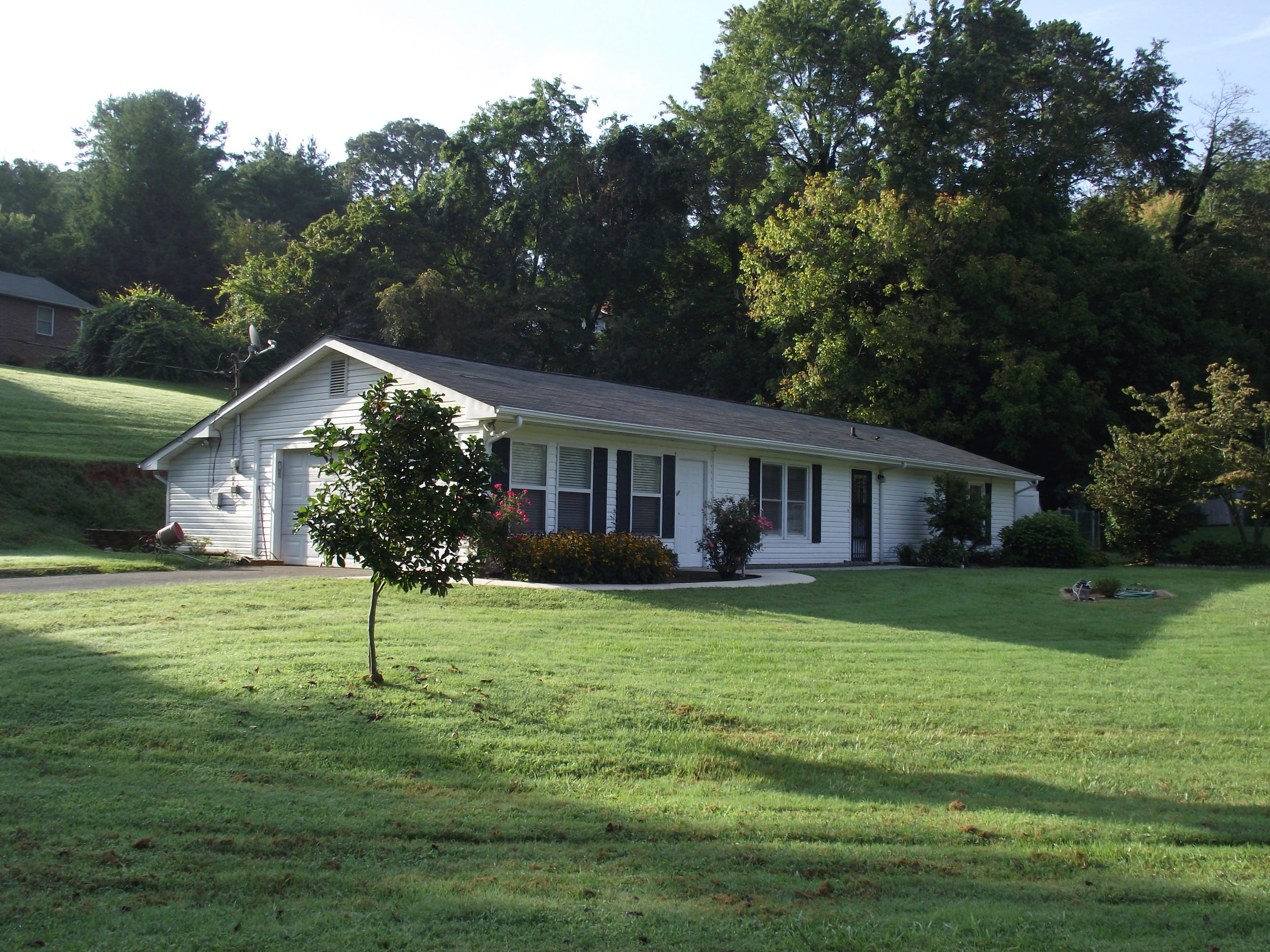 906 Valley Road Kingston, TN 37763 - Photo 1 of 30 008