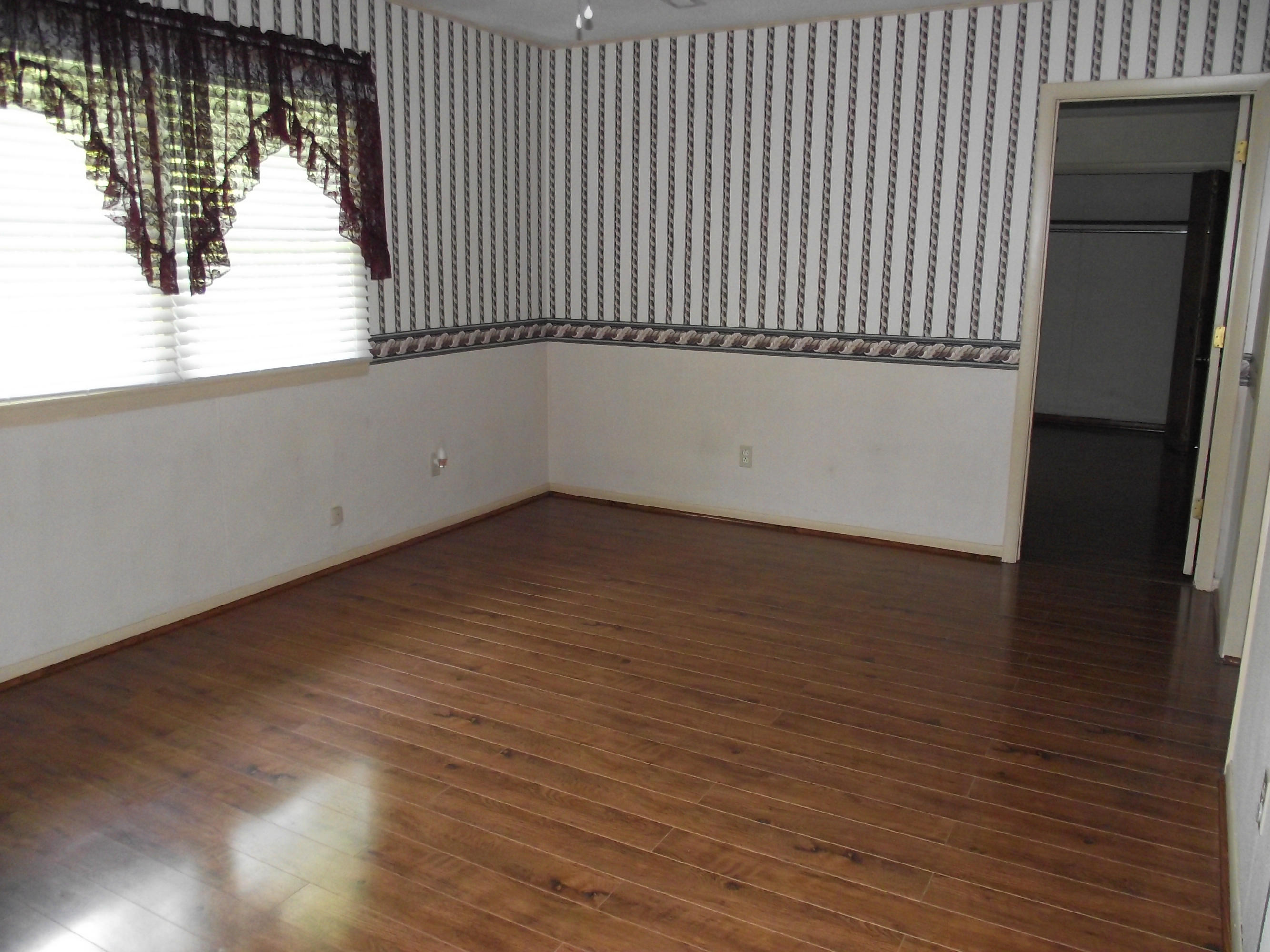906 Valley Road Kingston, TN 37763 - Photo 13 of 30 004