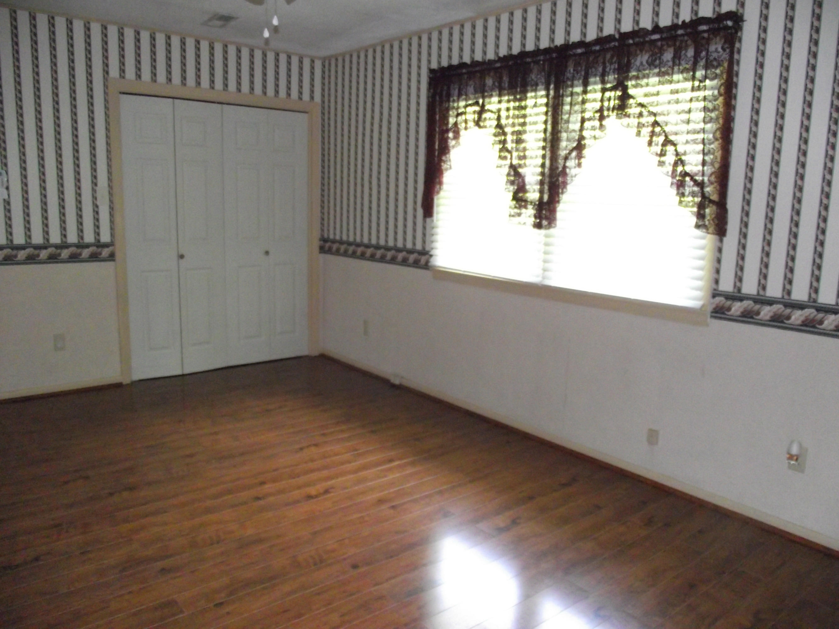906 Valley Road Kingston, TN 37763 - Photo 14 of 30 005