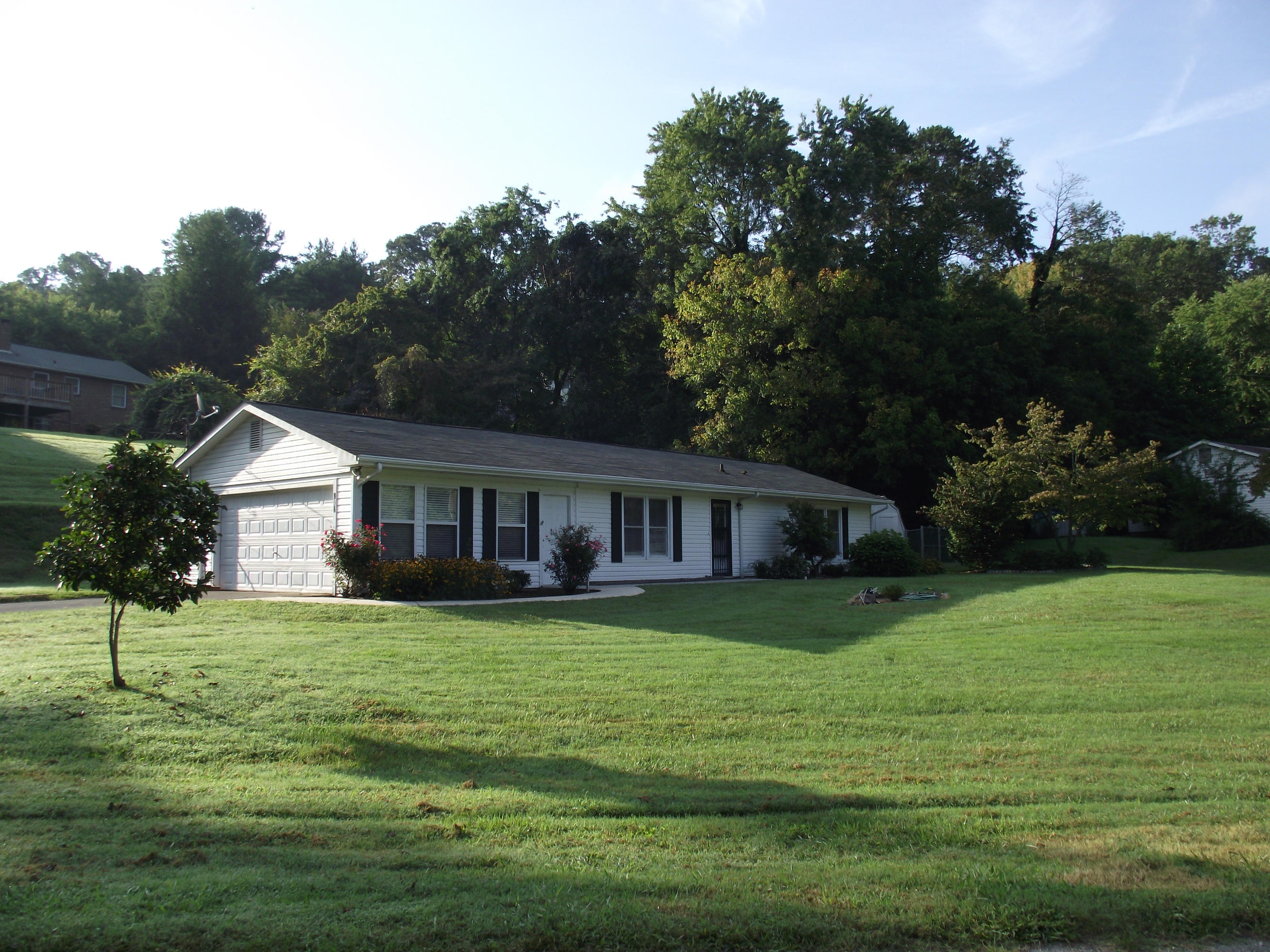 906 Valley Road Kingston, TN 37763 - Photo 3 of 30 009