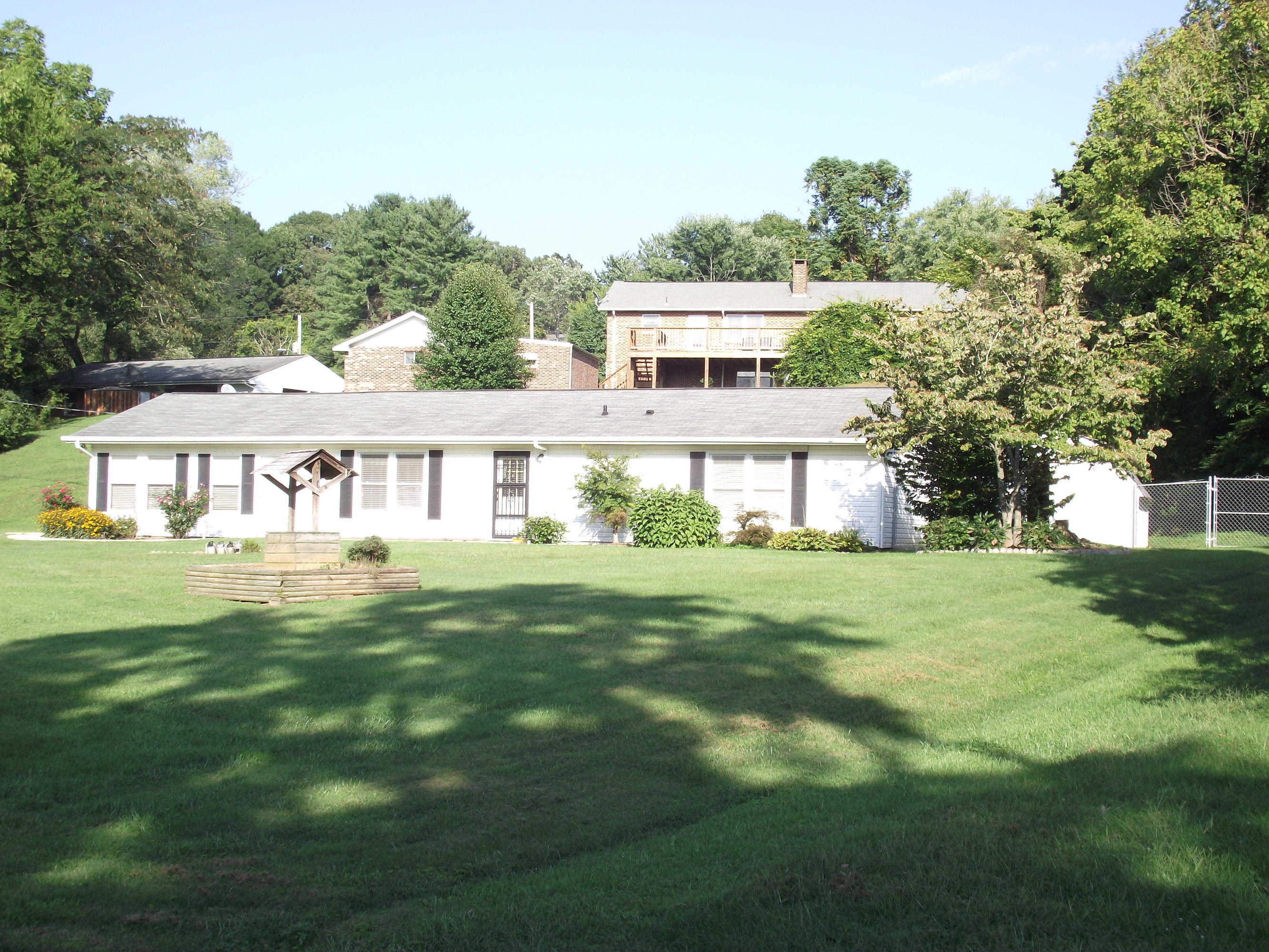 906 Valley Road Kingston, TN 37763 - Photo 4 of 30 002