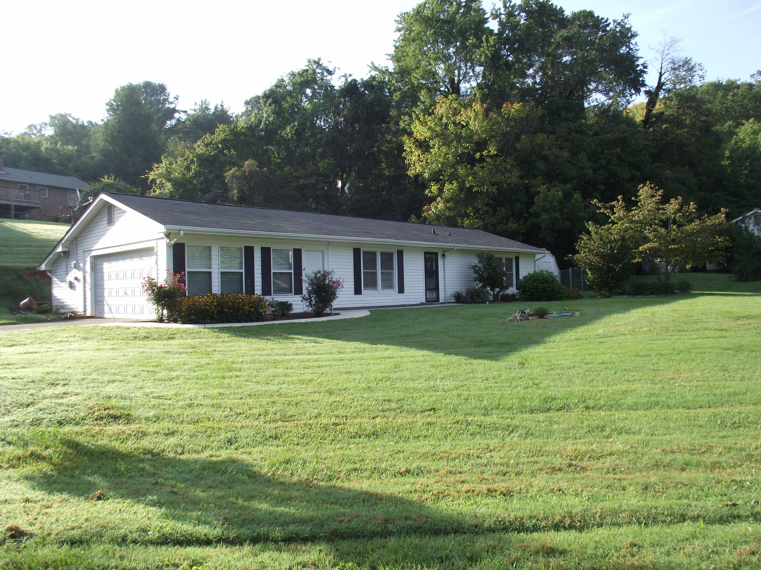 906 Valley Road Kingston, TN 37763 - Photo 6 of 30 004