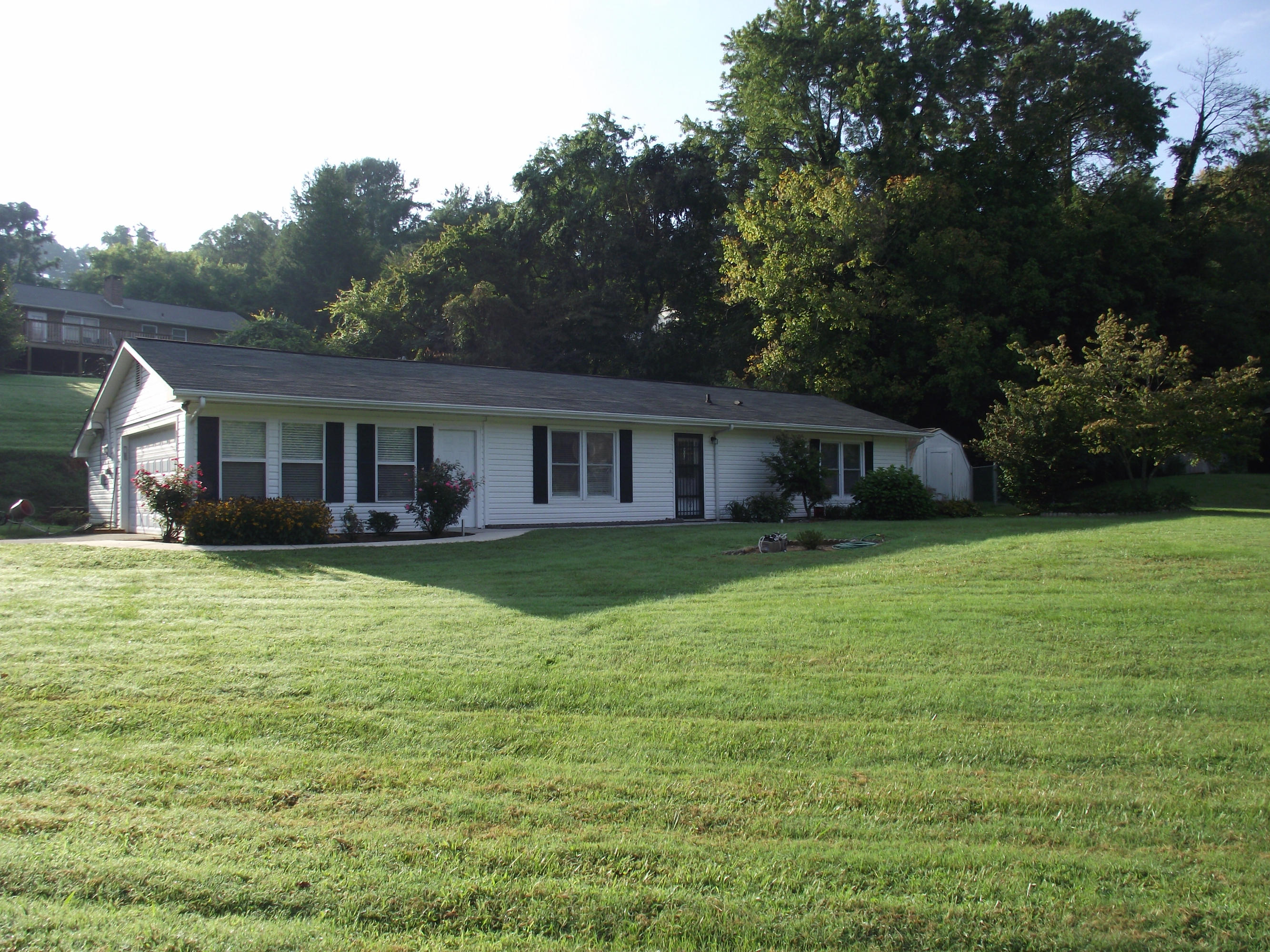 906 Valley Road Kingston, TN 37763 - Photo 7 of 30 005