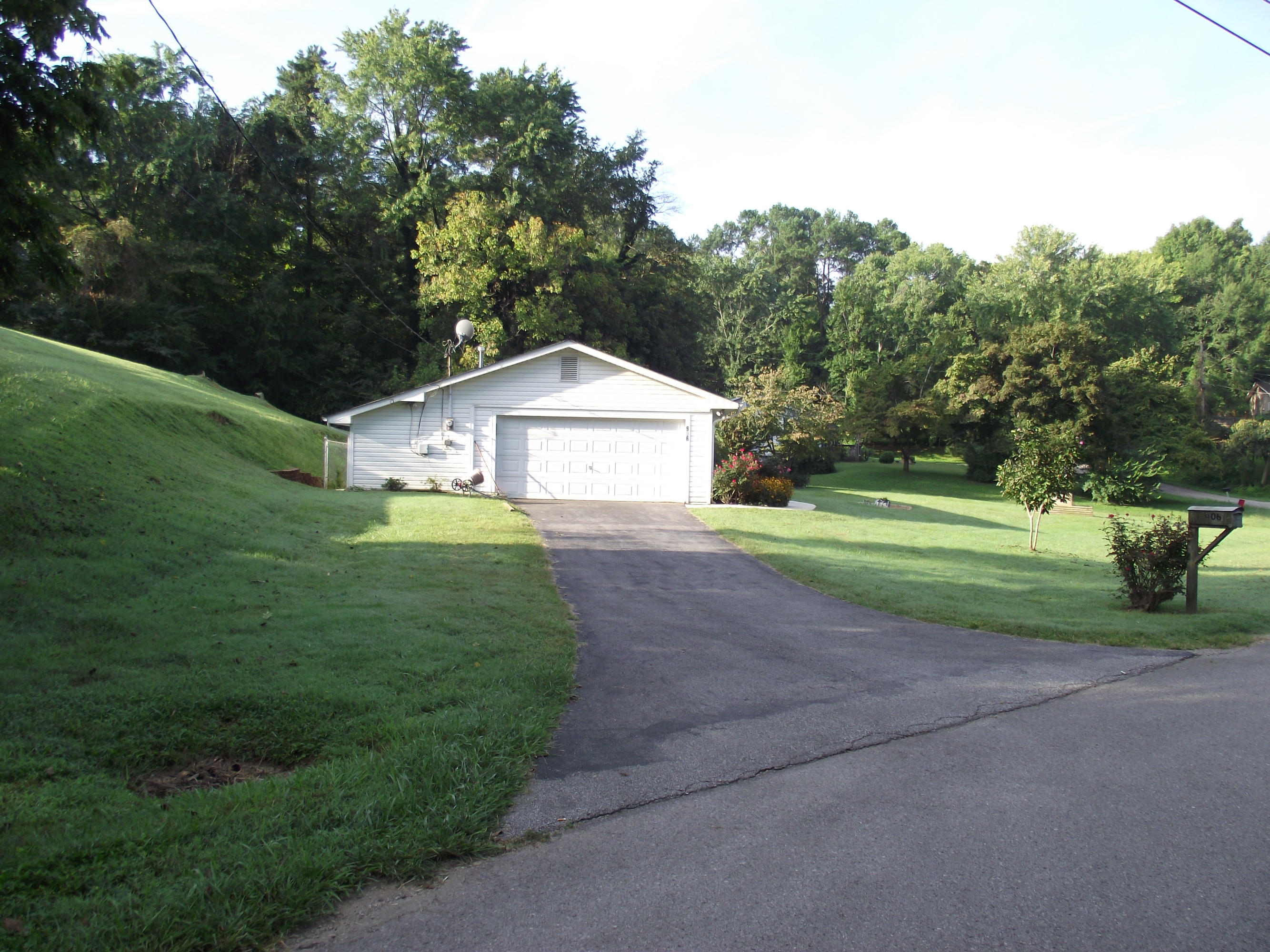 906 Valley Road Kingston, TN 37763 - Photo 8 of 30 006