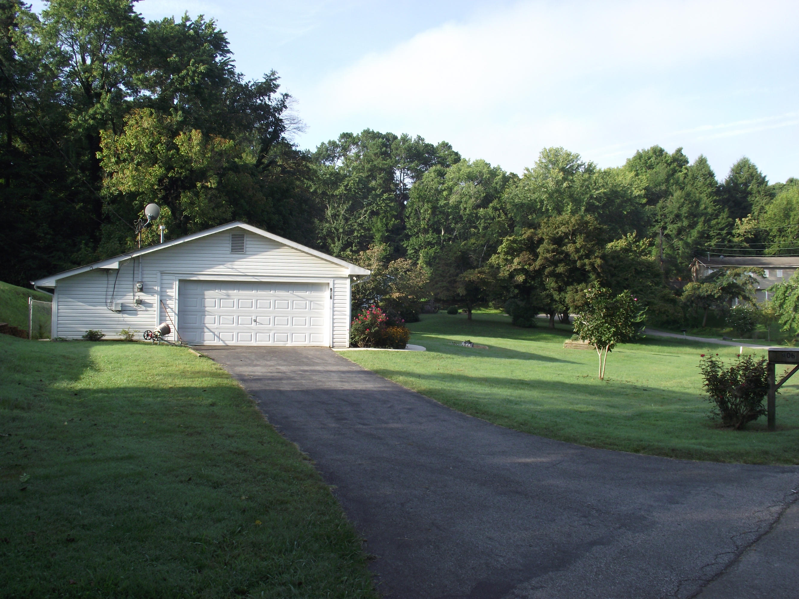 906 Valley Road Kingston, TN 37763 - Photo 10 of 30 011