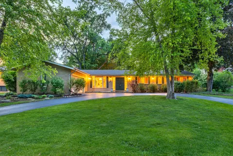 $769,000 | 304 South Circle Drive, Palatine, IL 60067