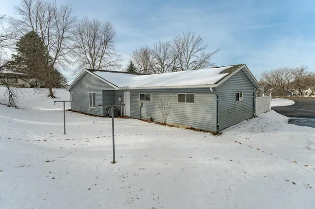 $287,000 | 490 County Road 11 Northeast, Pine Island, MN 55963