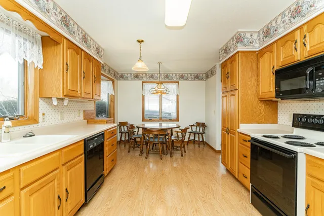 $287,000 | 490 County Road 11 Northeast, Pine Island, MN 55963