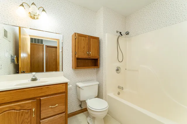 $287,000 | 490 County Road 11 Northeast, Pine Island, MN 55963