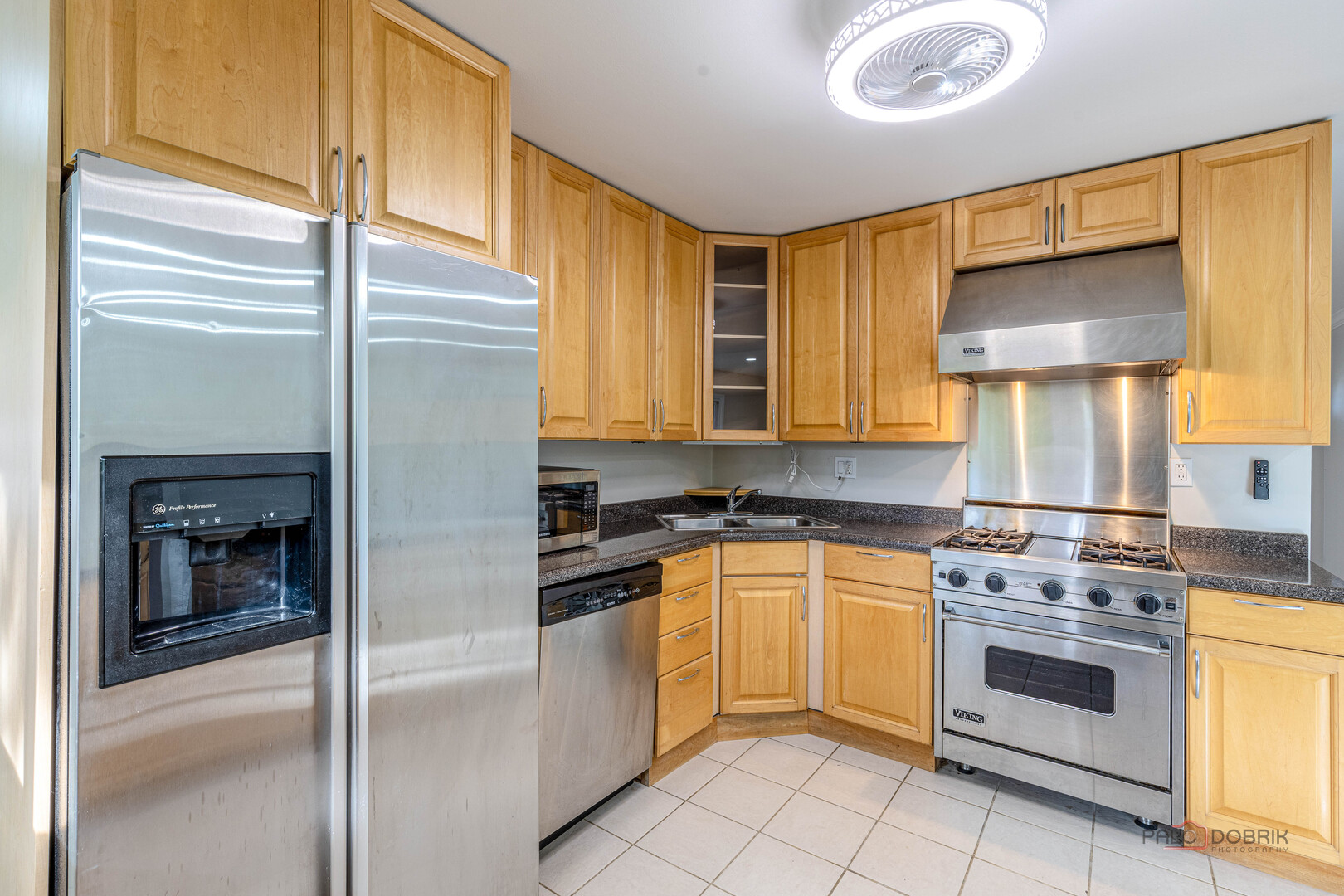 533 Cherry Lane Glenview, IL 60025 - Photo 14 of 33 a kitchen with a stove a sink and a refrigerator