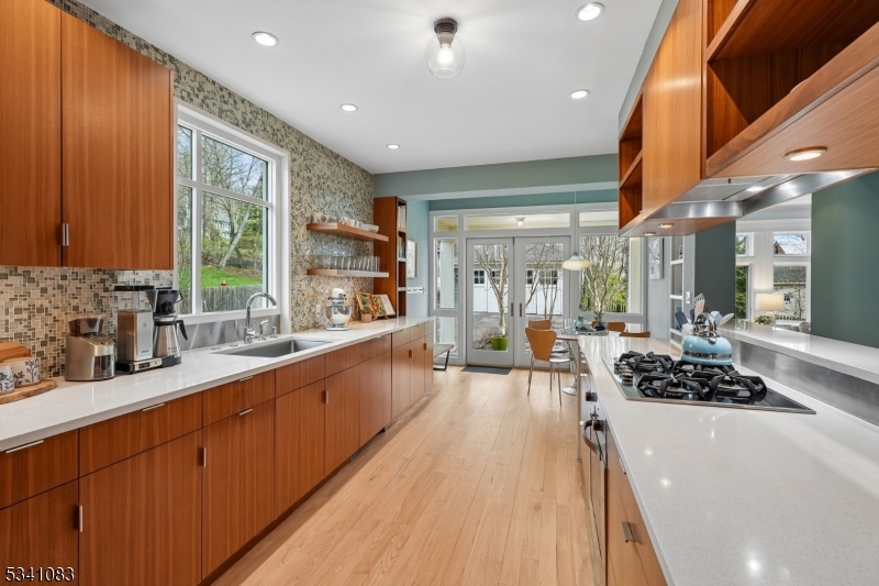 43 Ridgewood Terrace Maplewood, NJ 07040 - Photo 13 of 44