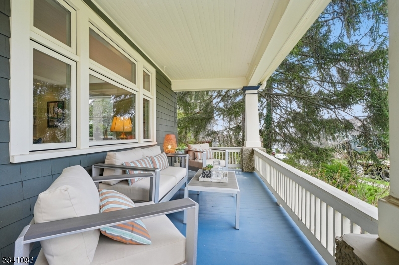 43 Ridgewood Terrace Maplewood, NJ 07040 - Photo 4 of 44