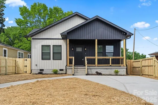 $299,500 | 220 Lincoln Street Southwest, Concord, NC 28025