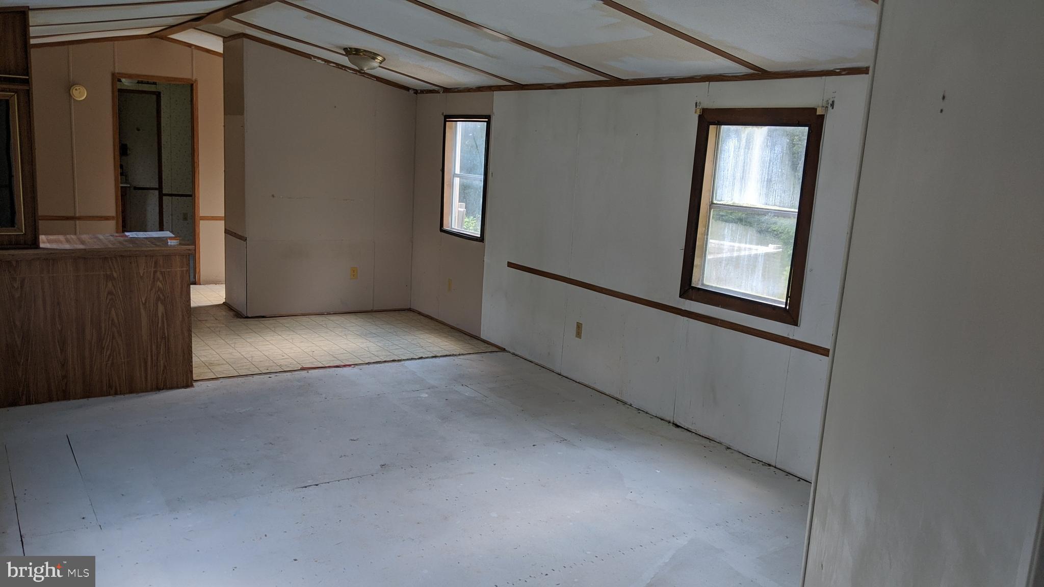 6484 Browning Road Culpeper, VA 22701 - Photo 4 of 13 Living room