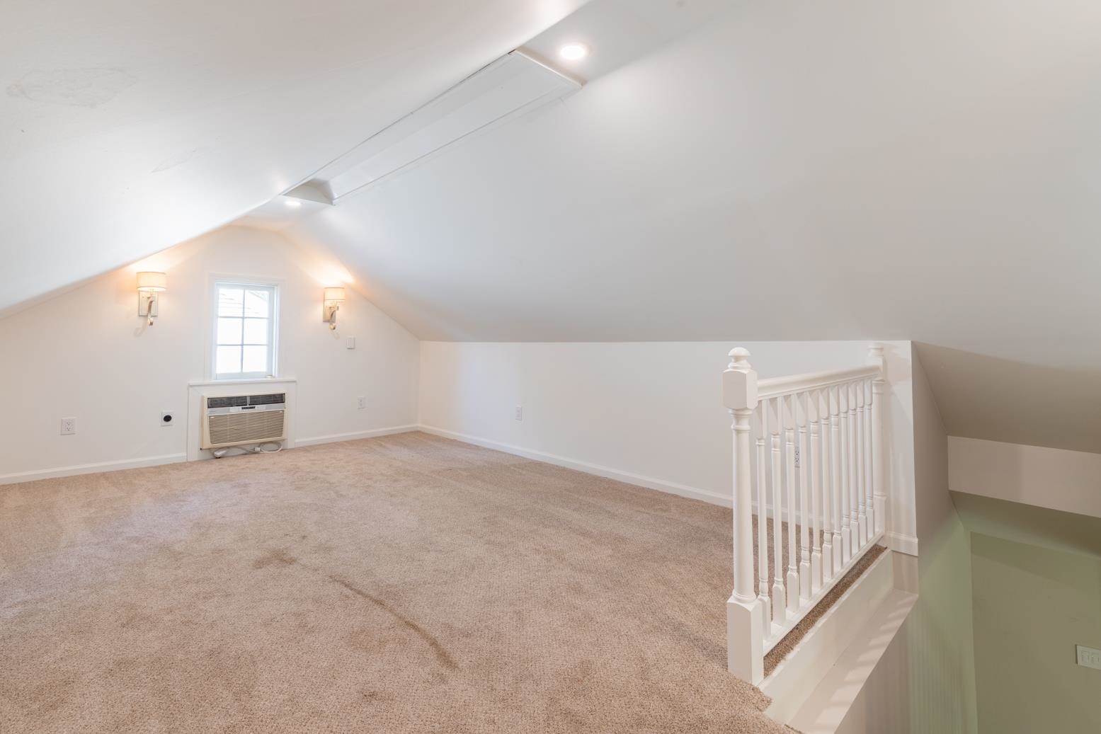 380 Holmes Circle Memphis, TN 38111 - Photo 21 of 22 a view of a room with an empty space