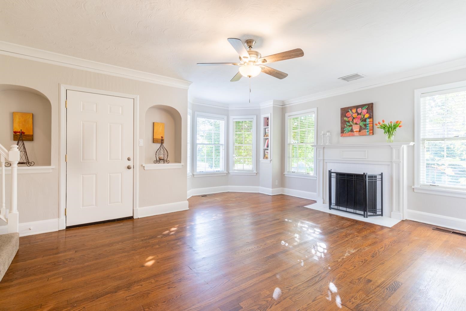 380 Holmes Circle Memphis, TN 38111 - Photo 4 of 22 a view of a livingroom with a fireplace window and wooden floor