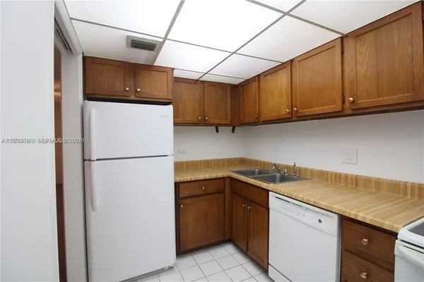 $1,450 | 3690 Inverrary Drive, Unit 3A, Lauderhill, FL 33319