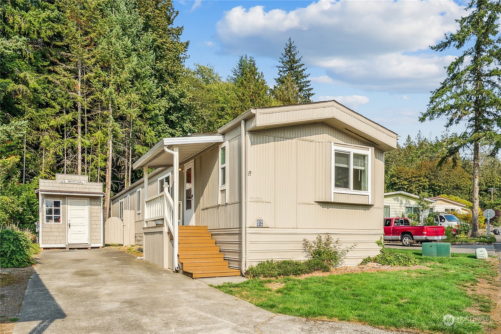 a view of a house with a yard