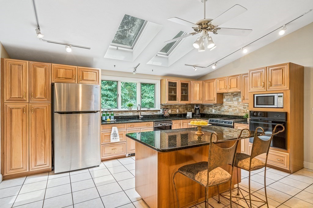 2 Matthew Street Andover, MA 01810 - Photo 9 of 42 Gallery Image 9