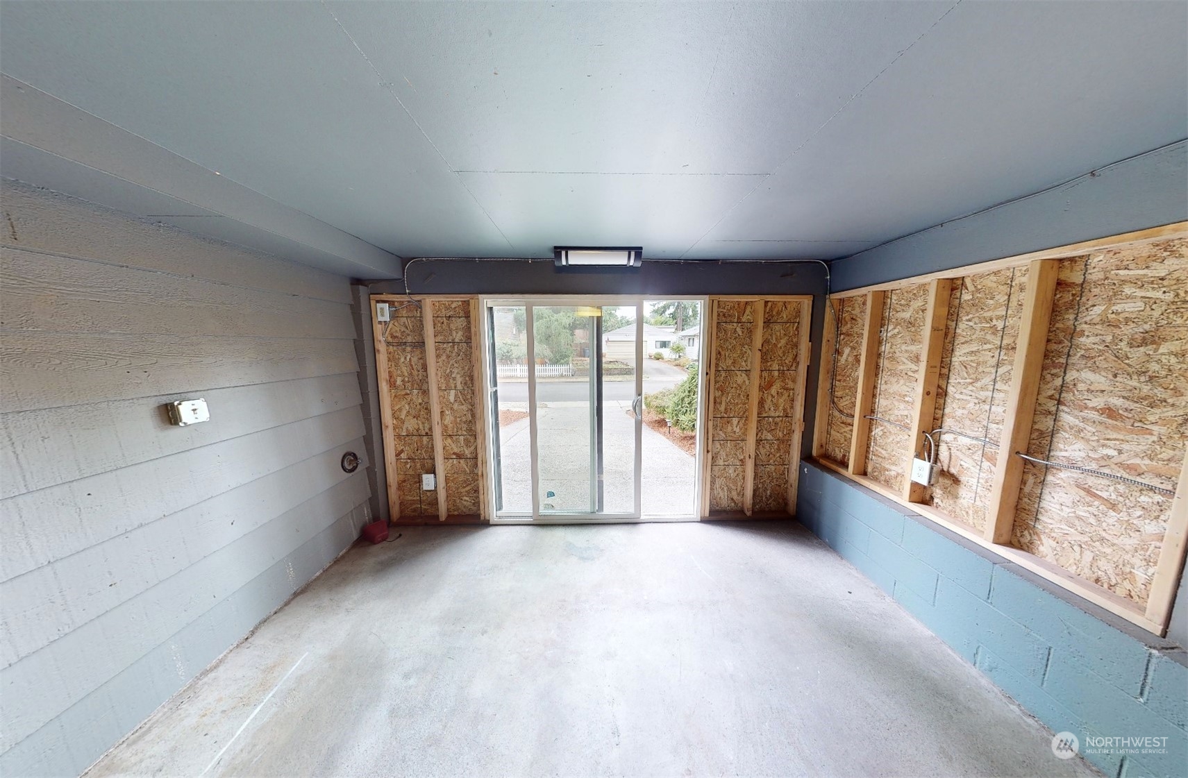 129 Del Monte Avenue Fircrest, WA 98466 - Photo 26 of 38 a view of an empty room with a window
