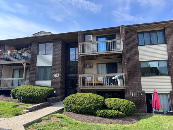 $399,000 | 206 Country Club Lane, Pomona, NY 10970
