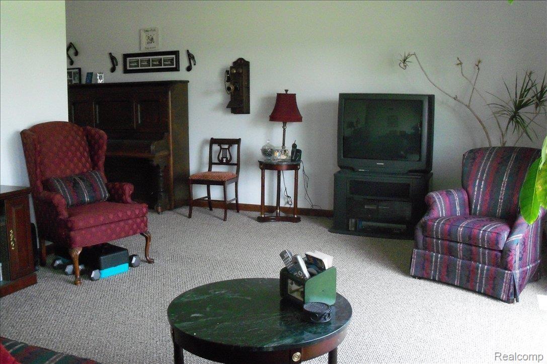 8850 Division Road Columbus, MI 48063 - Photo 14 of 21 100_0303