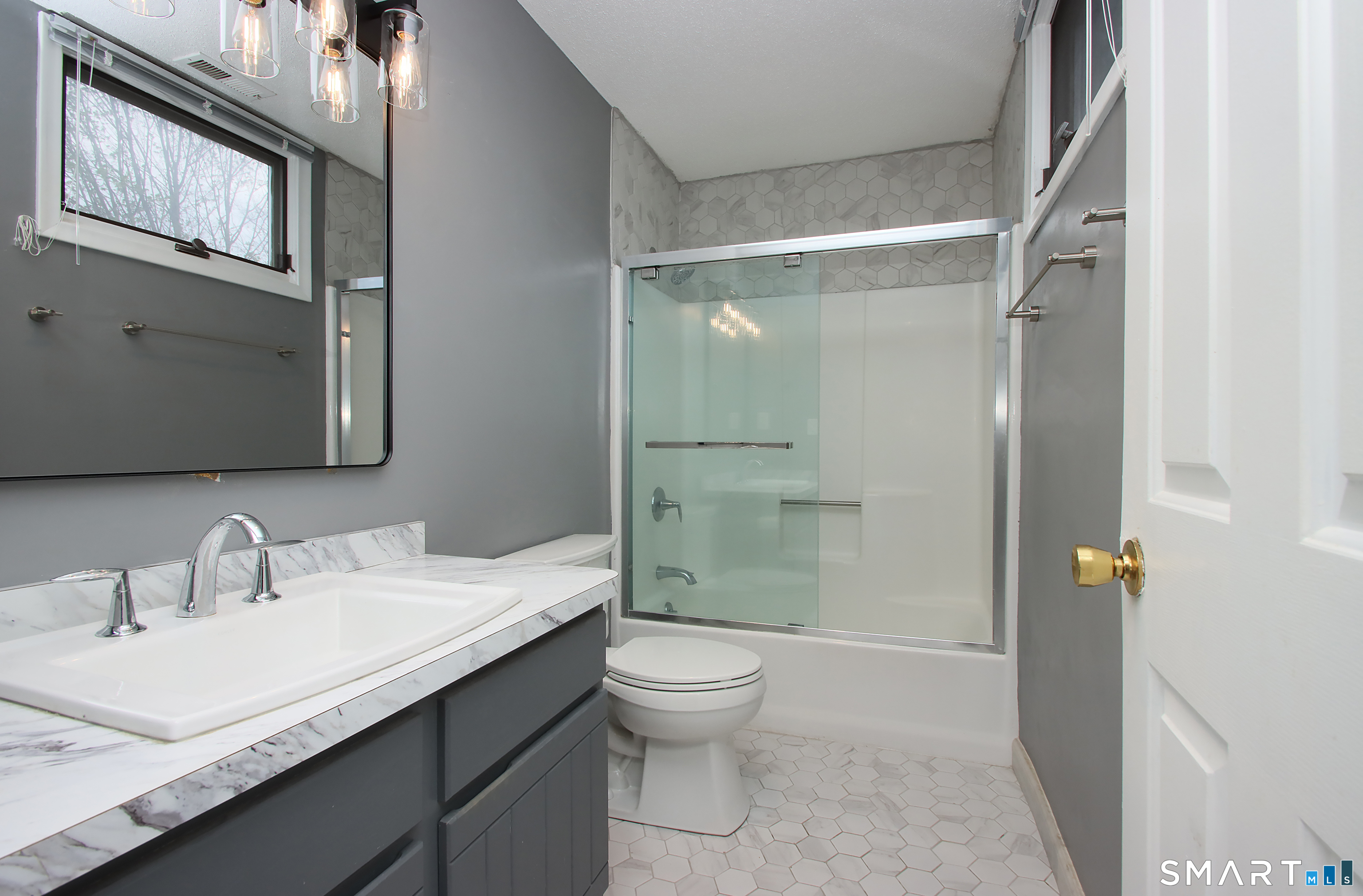 182 Main Street, Unit A Manchester, CT 06042 - Photo 27 of 34 Updated primary bathroom with tub/shower.