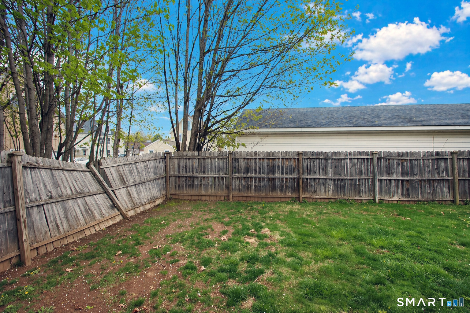 182 Main Street, Unit A Manchester, CT 06042 - Photo 6 of 34 Fenced area of yard.