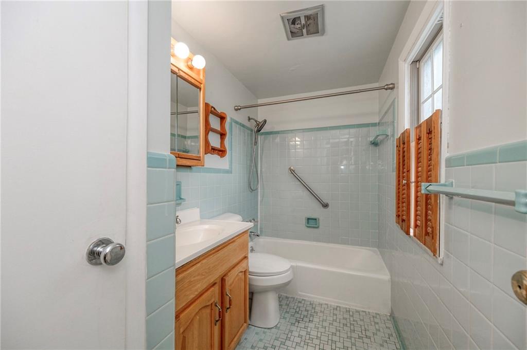 2261 Gray Ridge Road Allison Park, PA 15101 - Photo 28 of 42 2nd floor hall bath