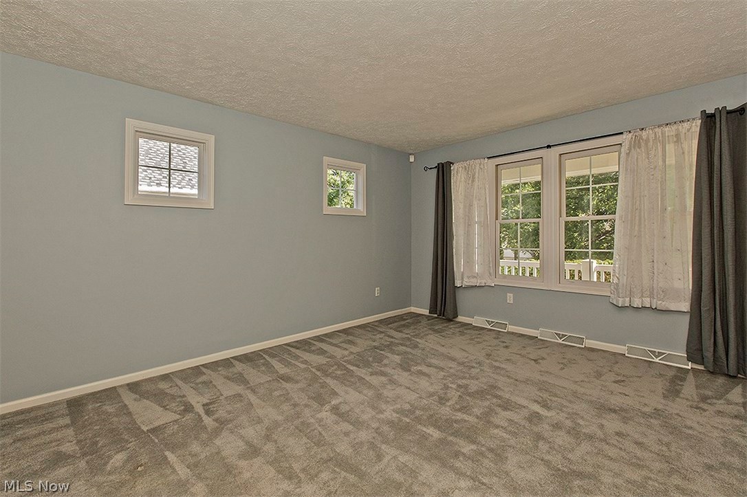 4488 Brooks Road Cleveland, OH 44105 - Photo 4 of 30