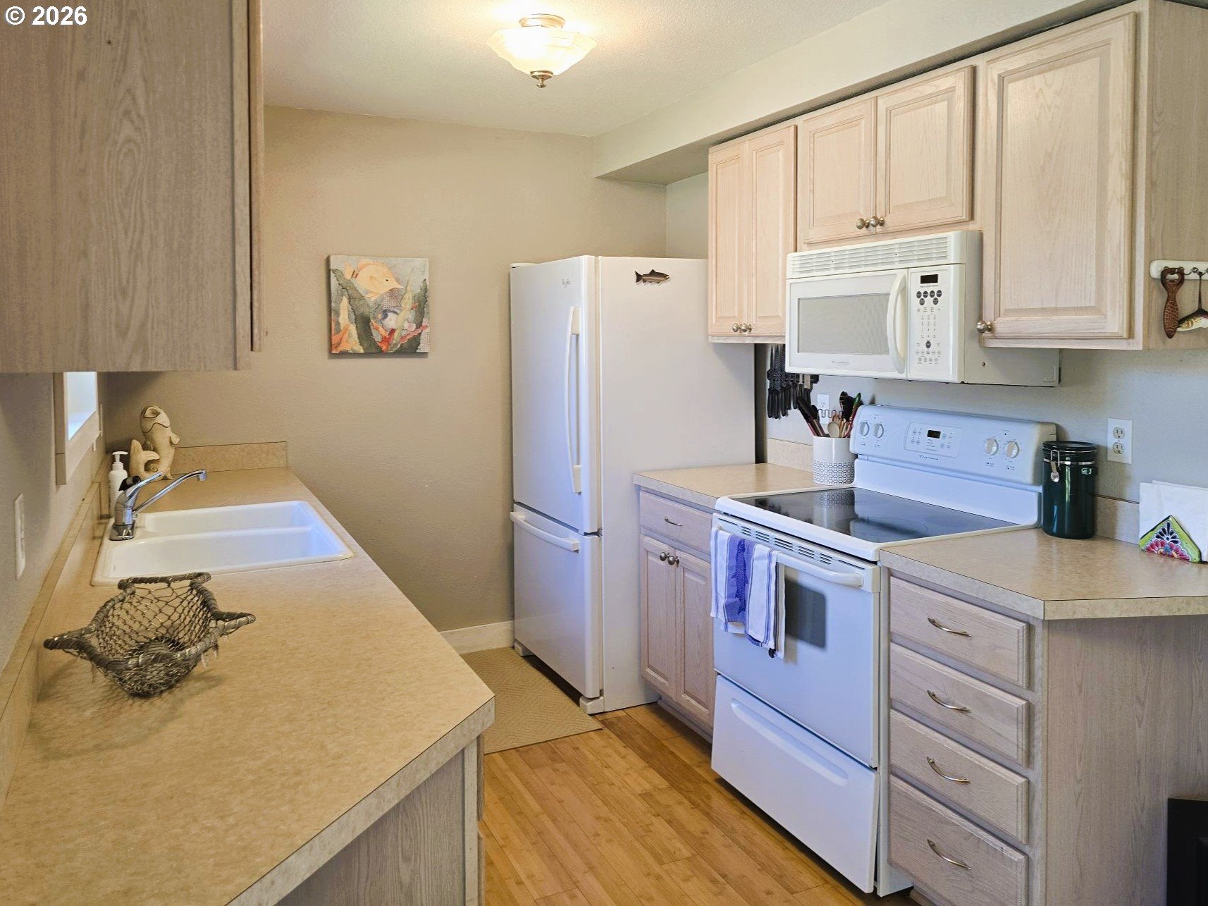 1265 34th Place Florence, OR 97439 - Photo 7 of 29 a kitchen with a sink stove and refrigerator