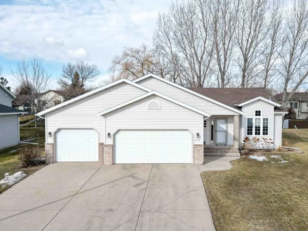 $399,900 | 1903 33rd Street South, Moorhead, MN 56560