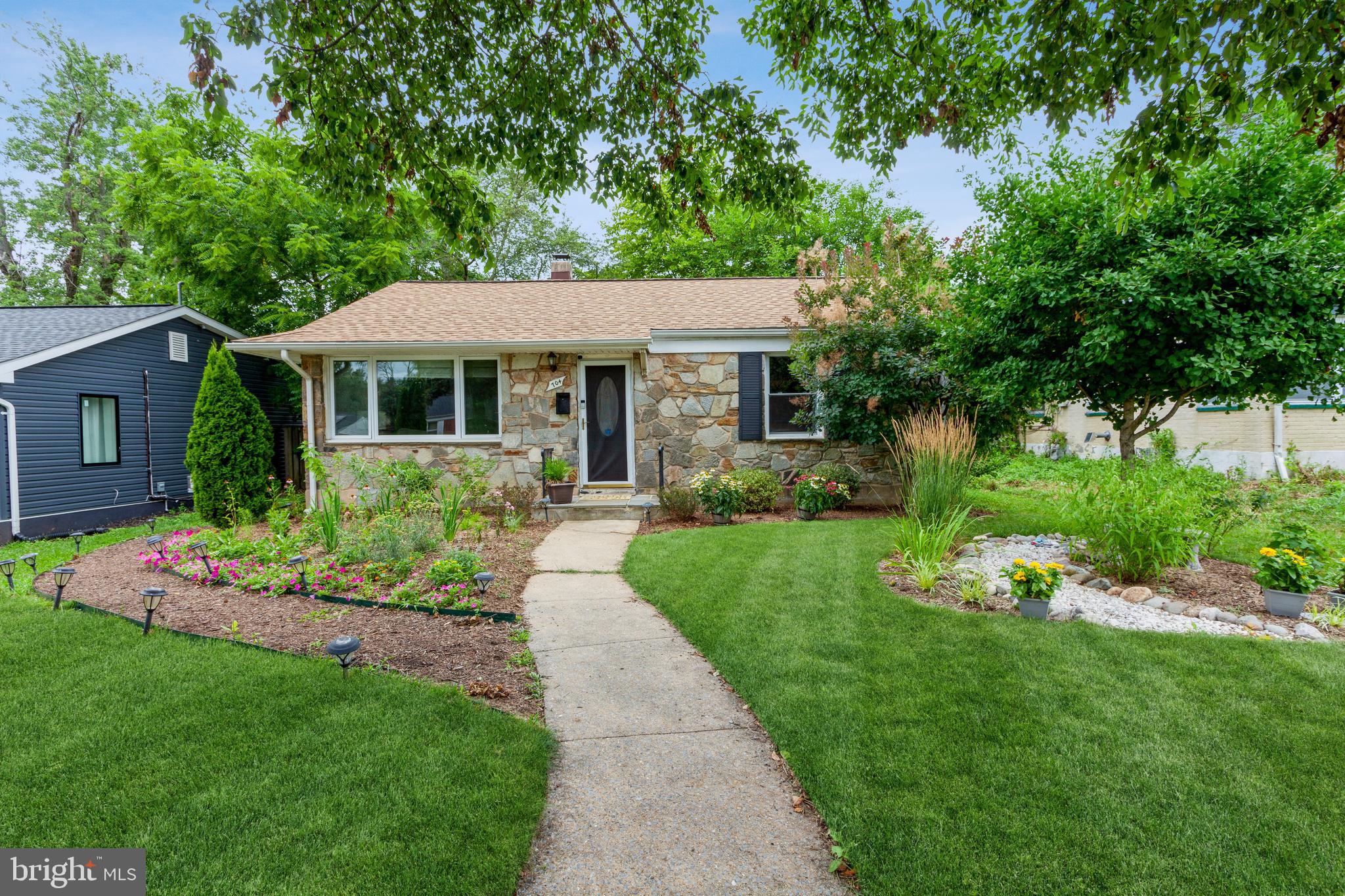 704 Greenwood Road Baltimore, MD 21208 - Photo 2 of 36