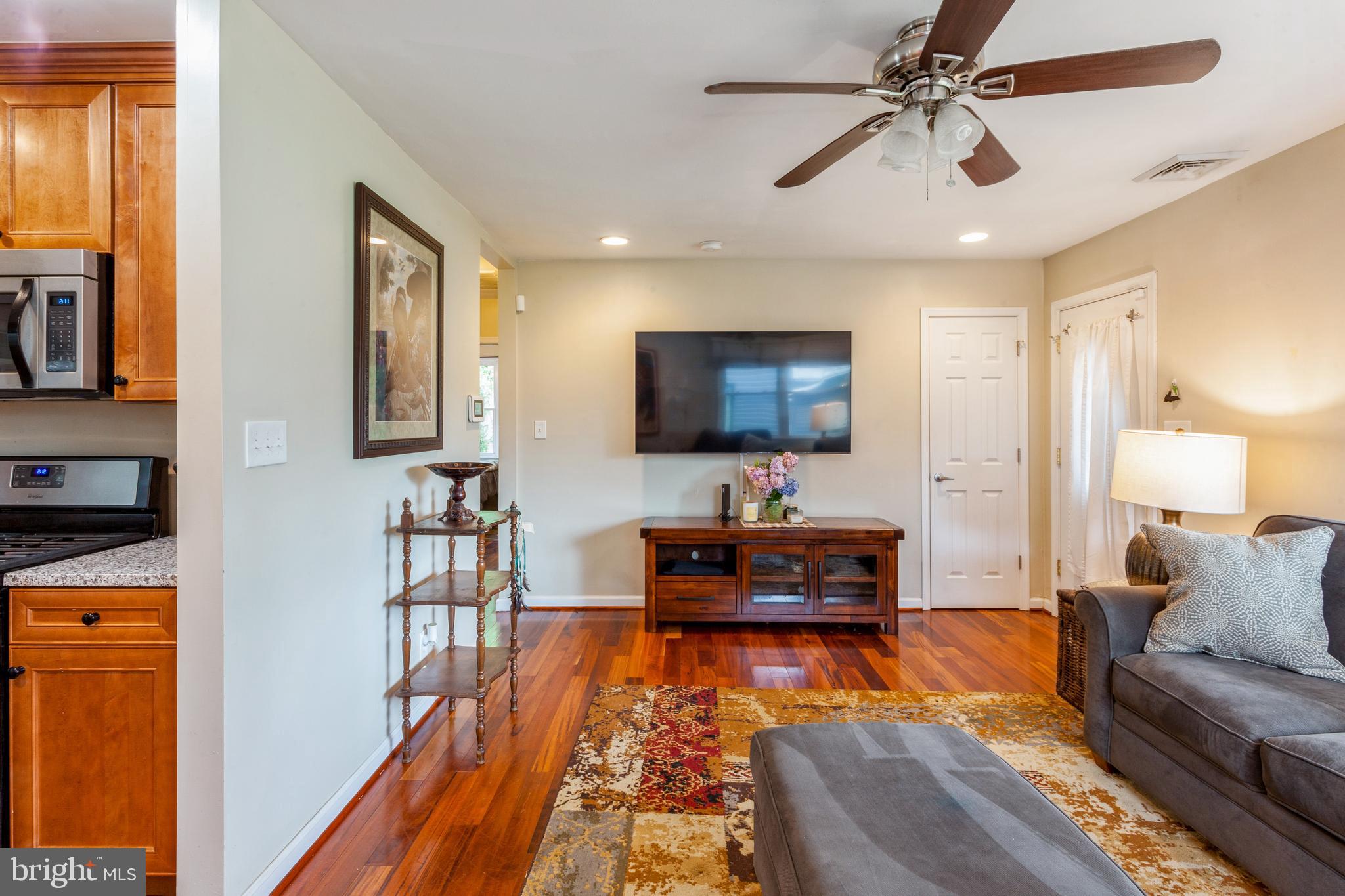 704 Greenwood Road Baltimore, MD 21208 - Photo 3 of 36 Living Room