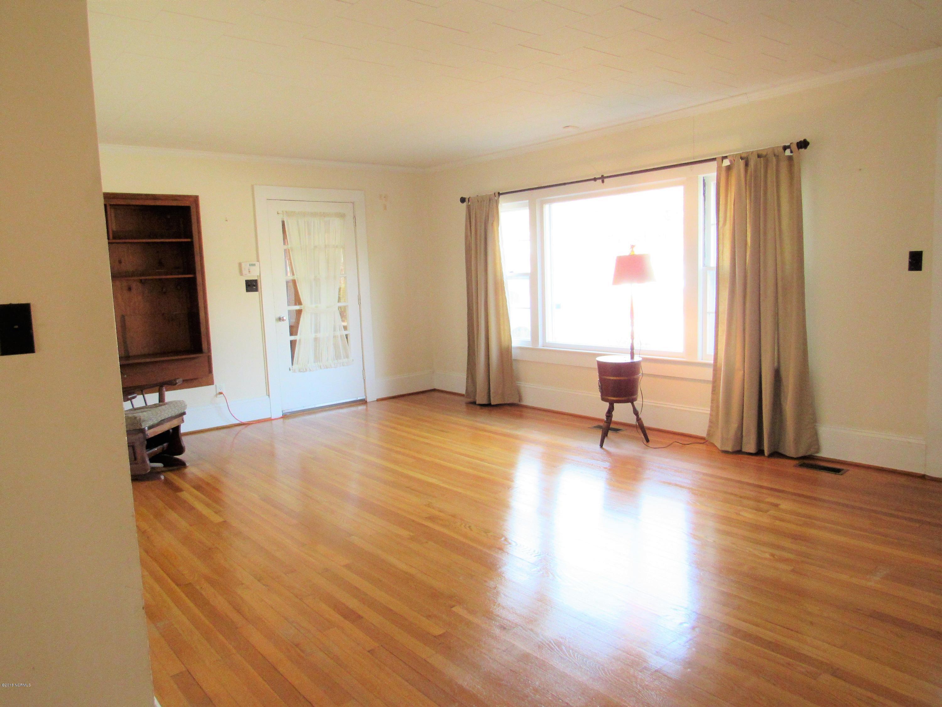 70 Forest Heights Road Washington, NC 27889 - Photo 2 of 16 002 Living Room with Hardwood Floors