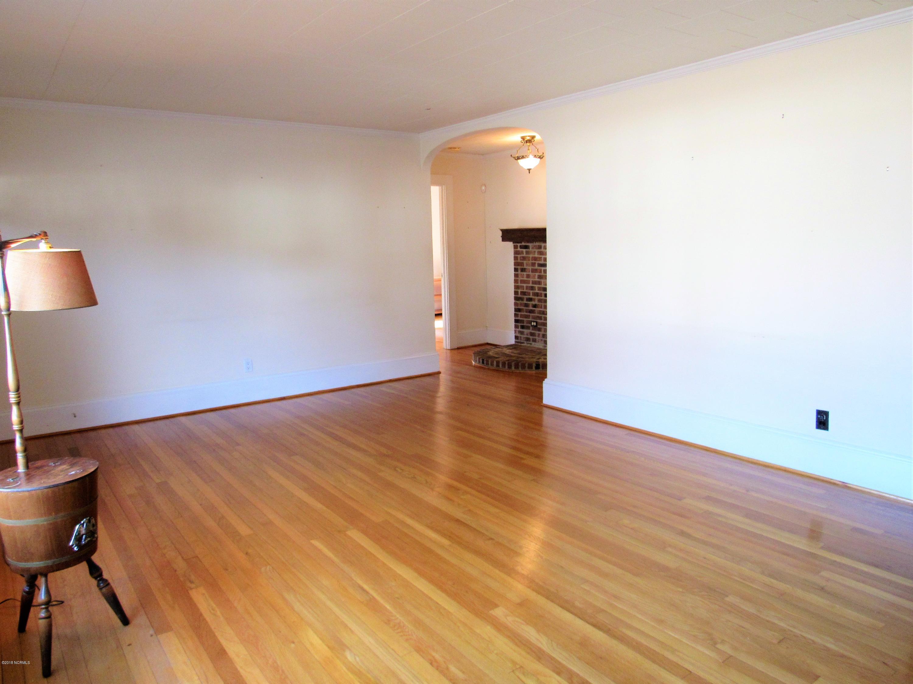 70 Forest Heights Road Washington, NC 27889 - Photo 3 of 16 003 Living Room