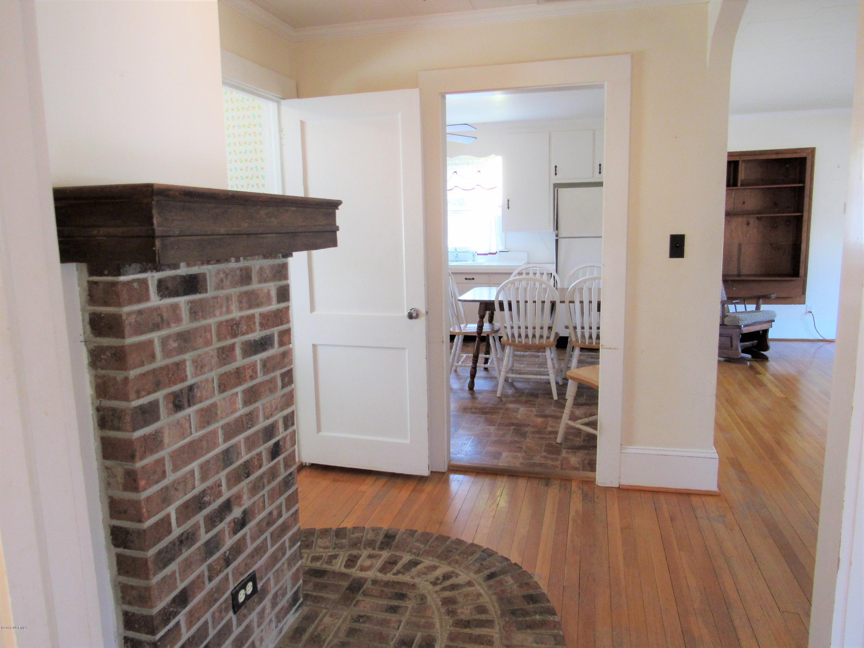 70 Forest Heights Road Washington, NC 27889 - Photo 9 of 16 009 Hallway with Hearth
