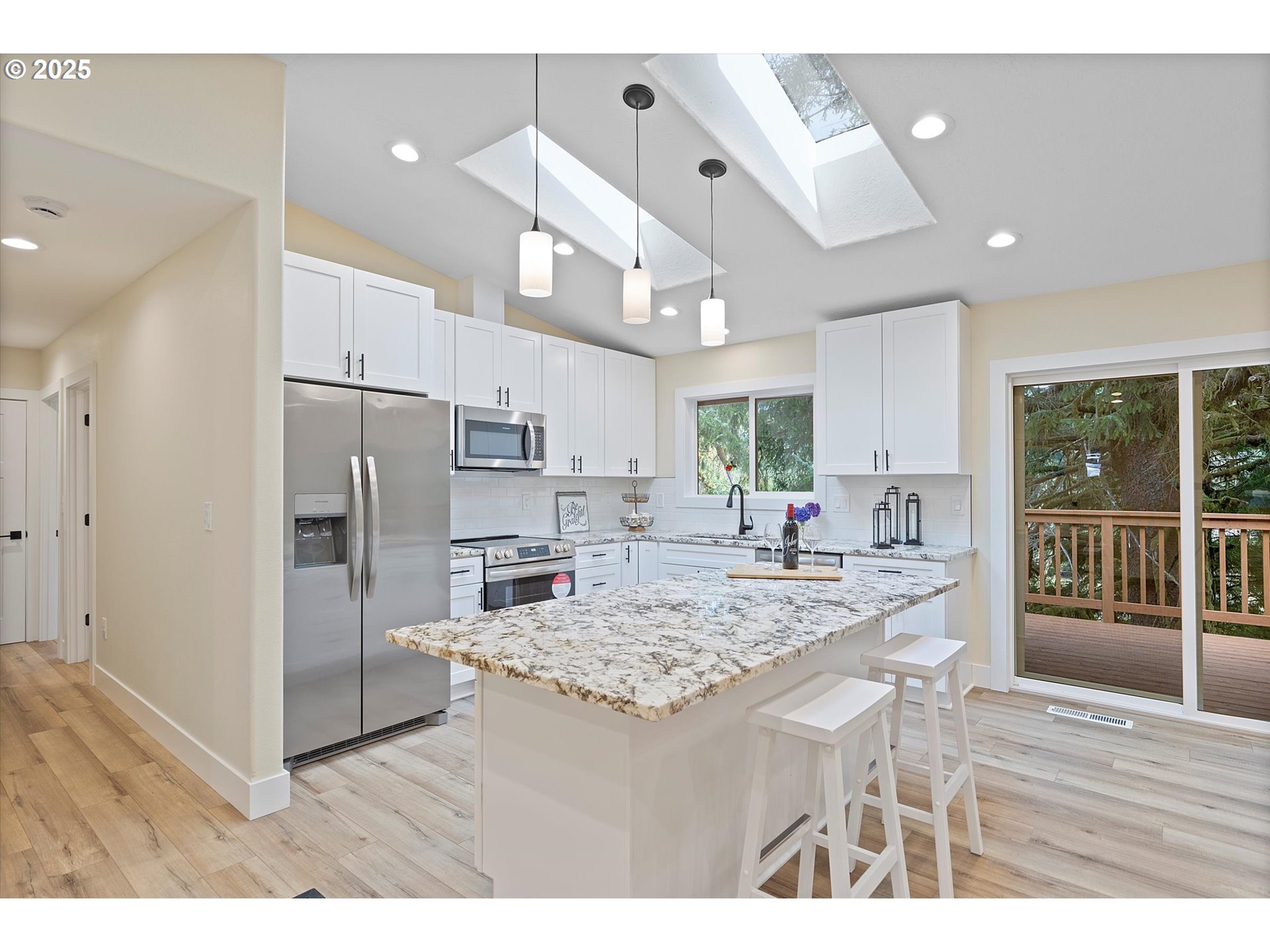 889 Olalla Road Toledo, OR 97391 - Photo 4 of 37
