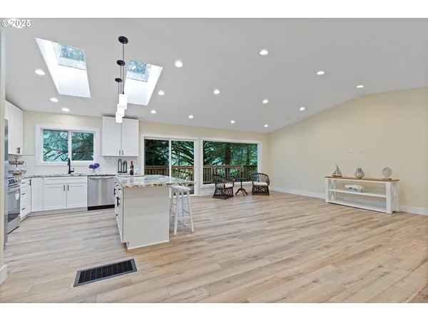 $675,000 | 889 Olalla Road, Toledo, OR 97391