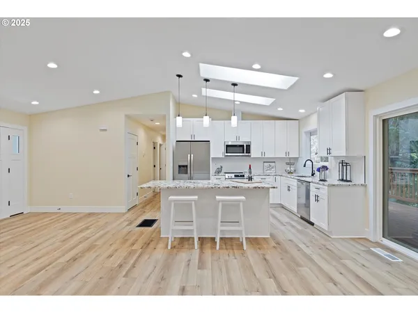 $675,000 | 889 Olalla Road, Toledo, OR 97391